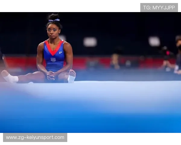 美国体操名将拜尔斯再度挑战高难度动作，美国体操队医 拜尔斯